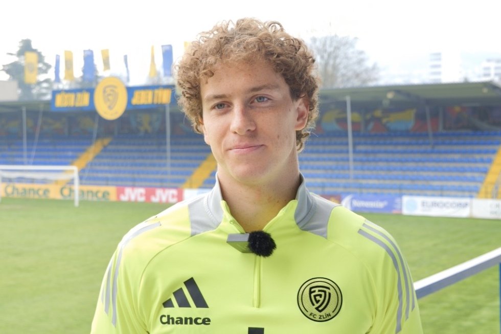 Trenér Bronislav Červenka a Kristers Penkevics před utkáním s Teplicemi